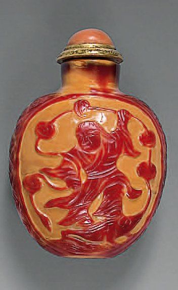 null Flacon tabatière de forme balustre en verre rouge et jaune imitant le réalgar,...