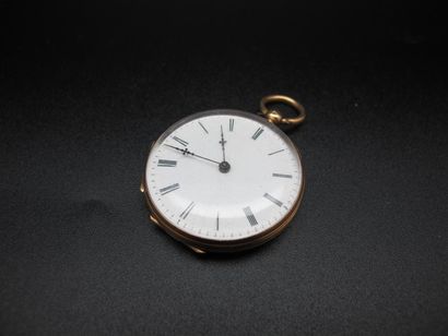 Petite montre de poche en or. Diam. 3,5 cm....