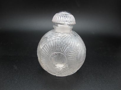 null D'Orsay - "Chypre" - (1920) flacon en verre incolore pressé moulé de section...
