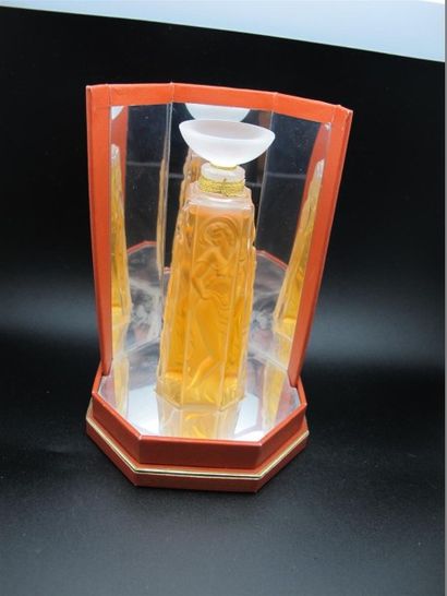 null Lalique parfums - "Les Muses" - (1993) - flacon en cristal massif incolore partiellement...