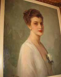 HOEN ALFRED GEORGES (1869-1954) Portrait de Miss J Cambridge Huile sur toile Signée,...