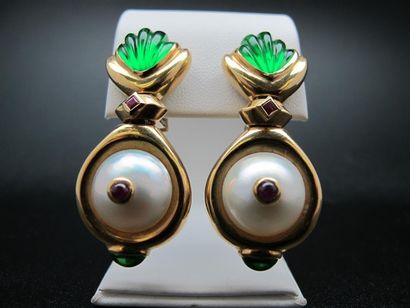 null Boucles d'oreilles en or 750°/oo (18 k), ornées de perles de culture mabé ponctuées...