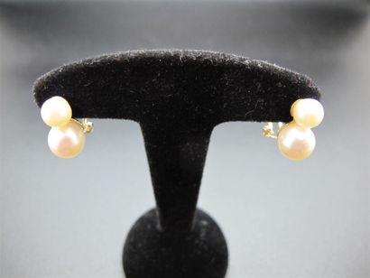 null Paire de clips d'oreille en or jaune 585°/°° (14k) ornés de deux perles de culture....