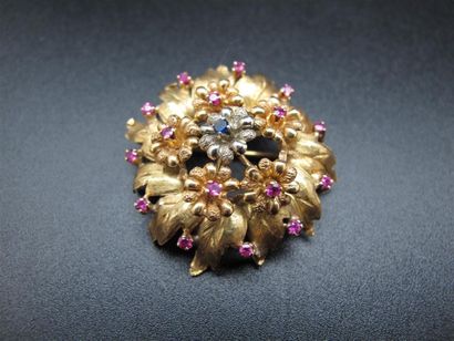 null Broche bouquet en or jaune 750°/oo (18 k) guilloché, les fleurettes mobiles...