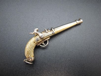 null Pistolet miniature formant pendentif en or jaune et gris 750°/°° (18k). Poids...