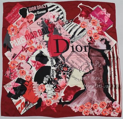 null CHRISTIAN DIOR. Foulard en soie en camaïeu de rouge, imprimé des créations Dior...