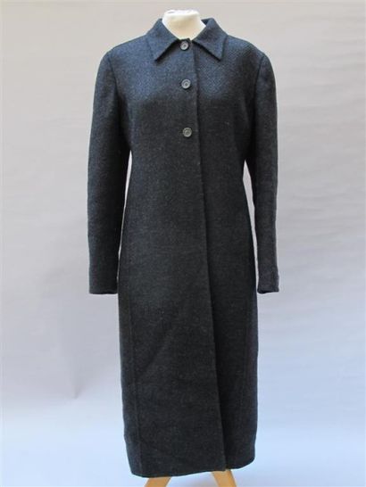 null PRADA. Manteau long gris chiné en laine, trois boutons sur le devant, deux poches...