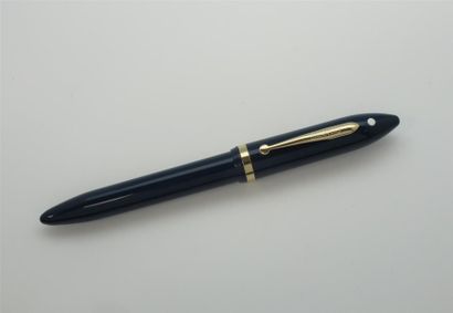 null SCHEAFFER. Stylo plume en résine bleue modèle Balance plume or 14k. Dans une...