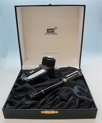 null MONTBLANC. Meistertück 149. Stylo plume à pompe avec son coffret contenant un...