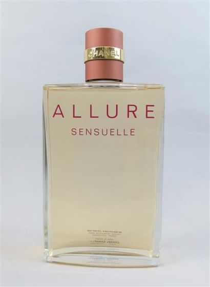 null CHANEL - "Allure sensuelle" 2010. Ht. 33,5 cm. 