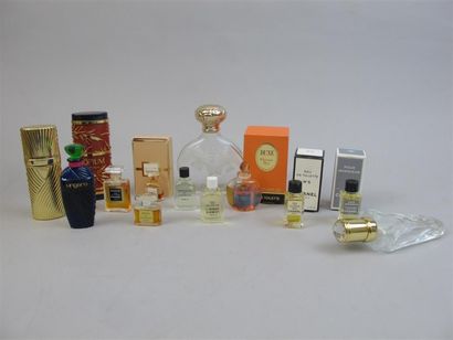 null Assortiment de 72 diminutifs parfums de Dior, Chanel, Clarins, Guerlain, Kenzo,...