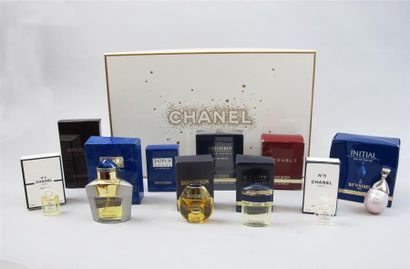 null CHANEL, BOUCHERON - Assortiment de diminutifs parfums : 19 Chanel N°5, 4 Boucheron...