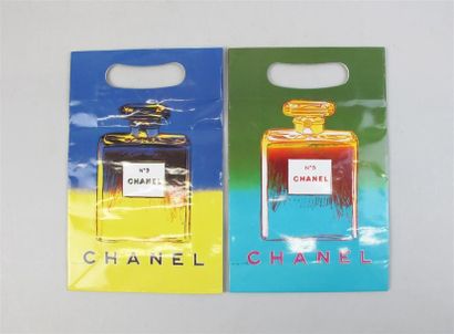 null CHANEL - 2 sacs shopping illustrés polychromes d'après Andy Warhol signés, représentant...