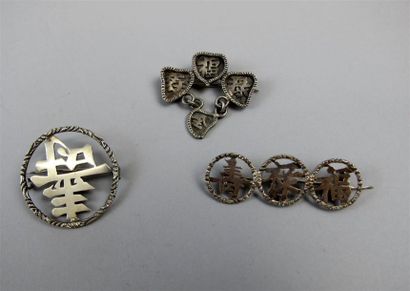 null Ensemble de bijoux en argent : un clip de corsage ciselé de dragons et bambou,...