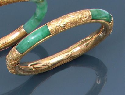 null Bracelet jonc en jade et or 750°/°° (18 K) à décor ciselé de dragon, branches...