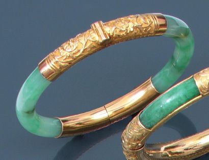 null Bracelet jonc en jade et or (750°/°°) (18K) à motifs de dragon, fleurs de chrysanthèmes,...