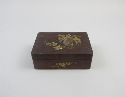 null Petite boîte rectangulaire en bois exotique à motifs de branches et symboles...
