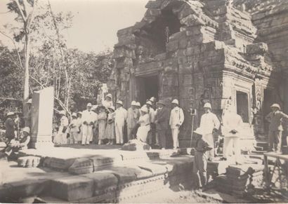 null 1921 LE MARÉCHAL JOFFRE EN VISITE OFFICIELLE À ANGKOR-VAT (Décembre 1921). 14...