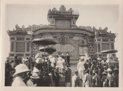  1921-1922. LE MARÉCHAL JOFFRE RENCONTRE L'EMPEREUR KHAI DINH À HUÉ ET QUELQUES PHOTOS...
