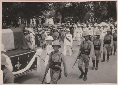 null 1934 Deux albums photographiques d'obsèques nationales en Indochine. (1) Premier...