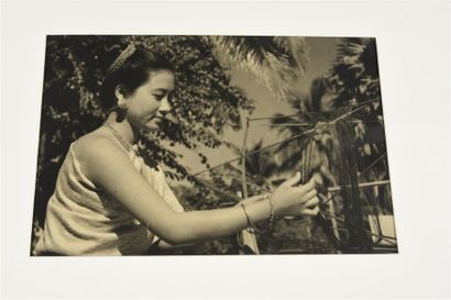 null 1950 Un ensemble de 6 photographies du Cambodge (tirages d'époque sous passe-partout)...