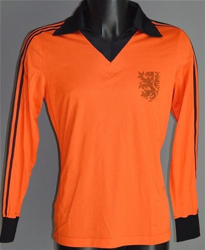 null Equipe des Pays-Bas n°17. Maillot réplica pour les saisons internationales 1980-1981....