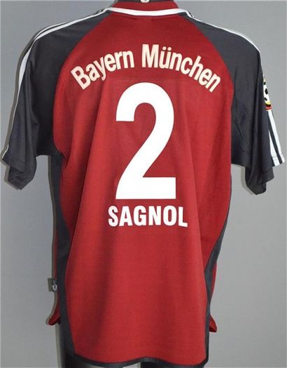 null Willy SAGNOL n°2. Maillot réplica du FC Bayern Munich pour la saison 2001-2002...