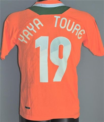 null Yaya TOURÉ n°19. Maillot réplica de la Côte d'Ivoire pour les saisons internationales...