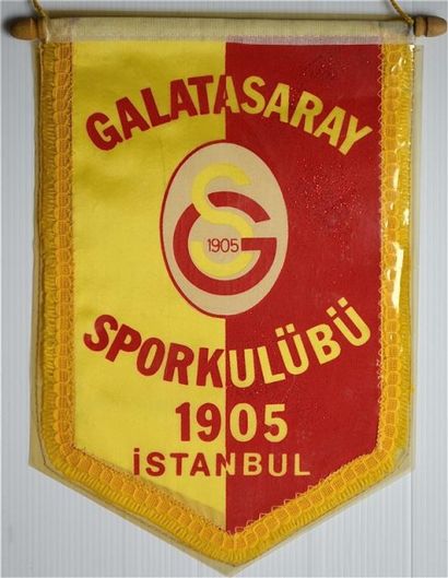 null Fanion du club Turc de Galatasaray. Dim. 24 x 31 cm. 	