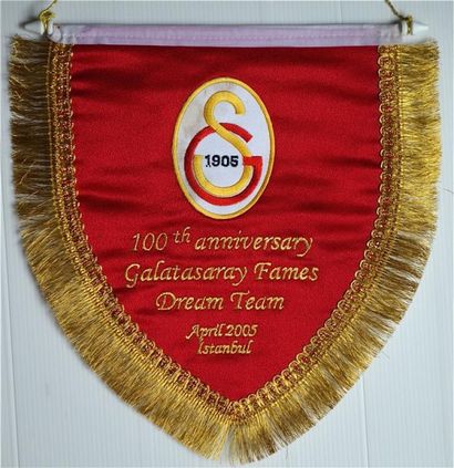 null Fanion brodé commémoratif du 100ème anniversaire de la création du club de Galatasaray...