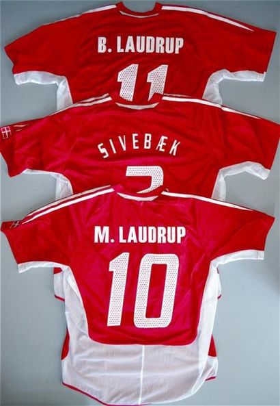 null Ensemble de 3 maillots réplicas du Danemark (saison internationale 2004) floqués...