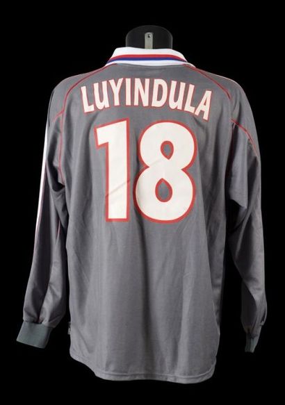 null Péguy LUYINDULA n°18. Maillot de l'Olympique Lyonnais pour la Coupe de l'UEFA...