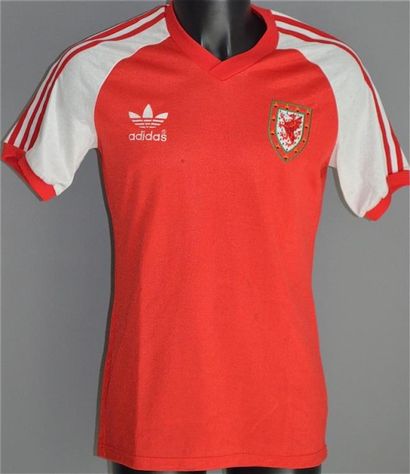  Ian RUSH n°8. Maillot de l'équipe du Pays de Galles contre la France le 2 juin 1982...