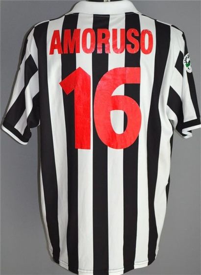 null Nicola AMORUSO n° 16. Maillot de la Juventus de Turin pour la saison 1998-1999...