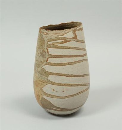 null LACHENY Jacques (né en 1937) Vase ovoide à panse aplatie en grès, à décor partiellement...