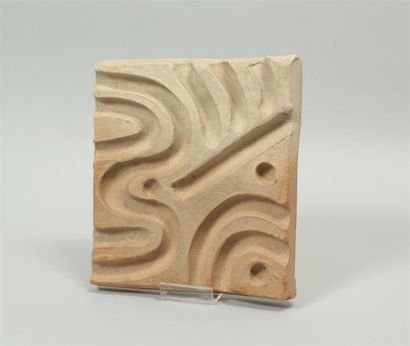 null LANOS Michel (1926-2005) Plaque carrée en grès au naturel à décor de courbes...