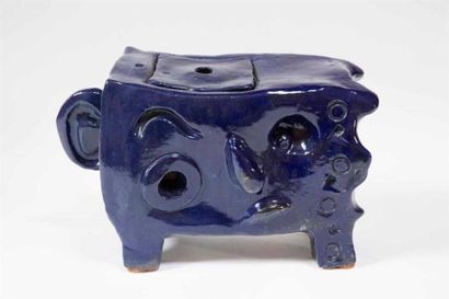 null LANOS Michel (1926-2005) Sculpture boîte rectangulaire en grès émaillé bleu,...