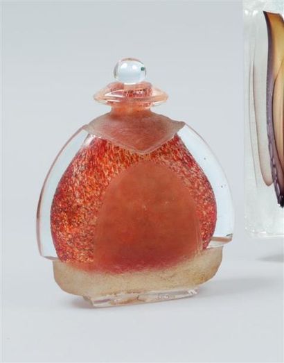 null DENIEL René (né en 1947) Flacon plat en verre soufflé, coloré orange (inclusions...