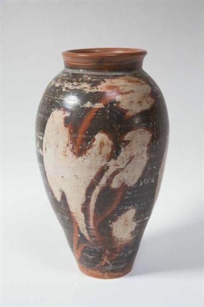 null PAULET Jean (1931-2012) Vase ovoïde à large col en terre cuite engobée, fond...