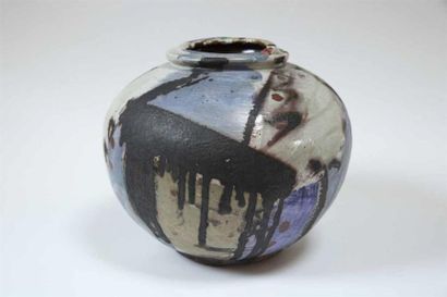 null LANOS Michel (1926-2005) Vase boule à col ourlé en grès émaillé à décor abstrait...