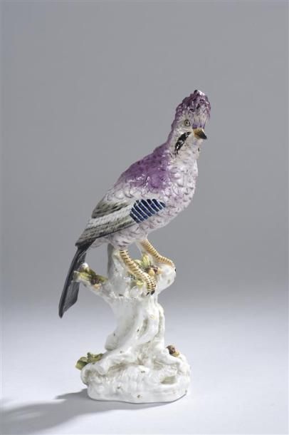 null Divers. Statuette en porcelaine polychrome représentant un oiseau perché. Hauteur...