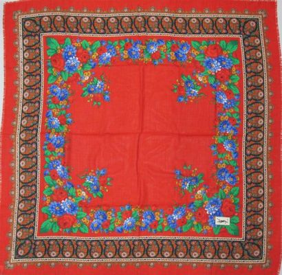 null YSL. Grand Foulard en laine à fond rouge à décor de fleurs polychrome et à bordure...