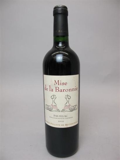 null Un lot de trois bouteilles : un château La Tour du Mirail, 1947 (basse épaule),...