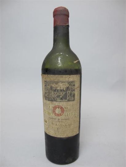 null Une bouteille de Pichon Longueville, 1954. Vidange, étiquette tachée.