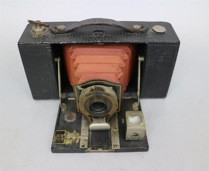 null Kodak N°2 Folding Pocket Brownie, mod B, soufflet rouge.