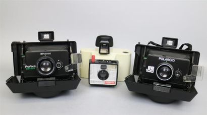 null Lot de 3 Polaroid : Polaroid land camera SWINGER Model 20. Polaroid EE100. Polaroid...
