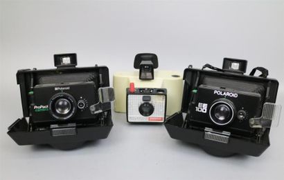 null Lot de 3 Polaroid : Polaroid land camera SWINGER Model 20. Polaroid EE100. Polaroid...