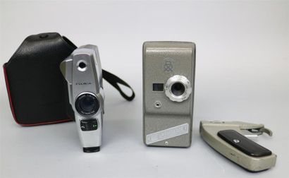 null Lot de 2 caméras : Ambassador, vendue pour pièces, objectif T-40 2.8/10, avec...