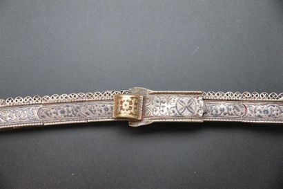 null Ceinture en argent nieillé sur cordon en cuir.Travail Géorgien. Poids brut :...