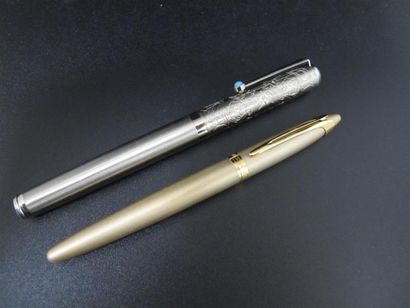 null WATERMAN. Modèle AUDACE, stylo plume, plaqué or. On joint un stylo anonyme métal...